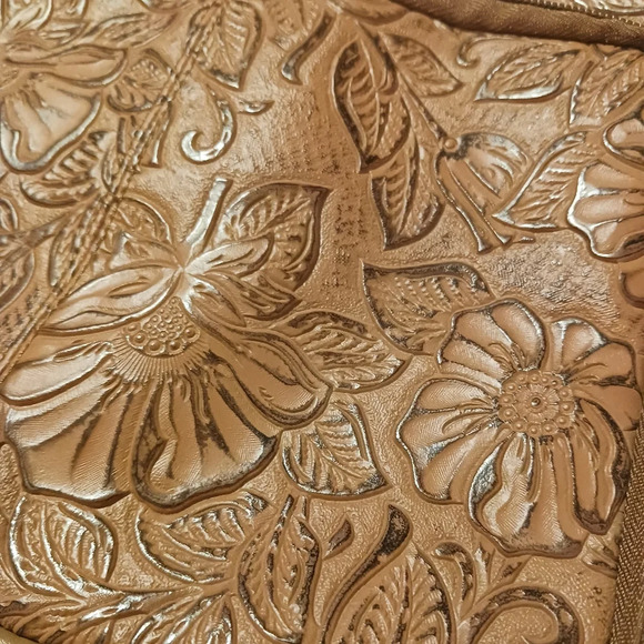 Concealed Carry Tan Tooled Cowhide Organizer Crossbody by Gun Tote'n Mamas EUC - Picture 14 of 16
